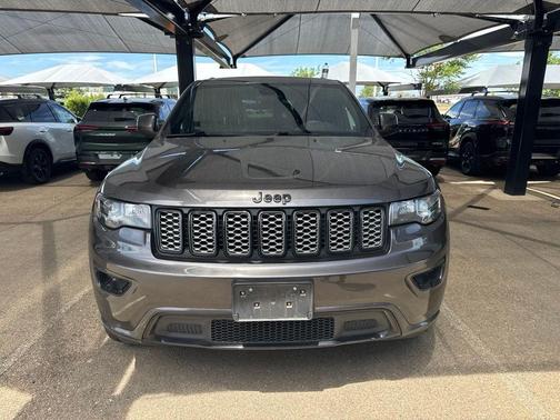 Granite Crystal Clearcoat Metallic 2017 Jeep Grand Cherokee Altitude