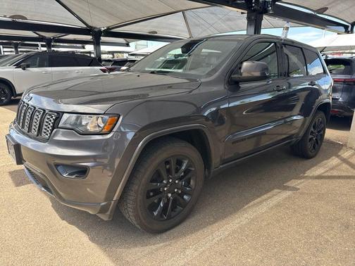 Granite Crystal Clearcoat Metallic 2017 Jeep Grand Cherokee Altitude