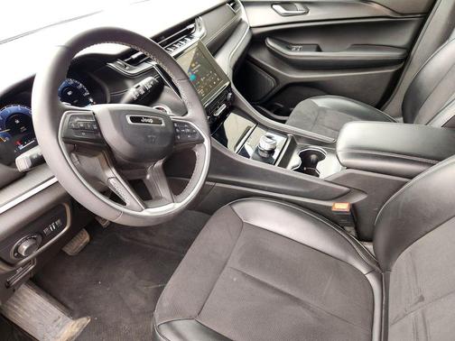 Silver Zynith 2024 Jeep Grand Cherokee L Laredo