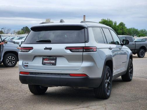 Silver Zynith 2024 Jeep Grand Cherokee L Laredo