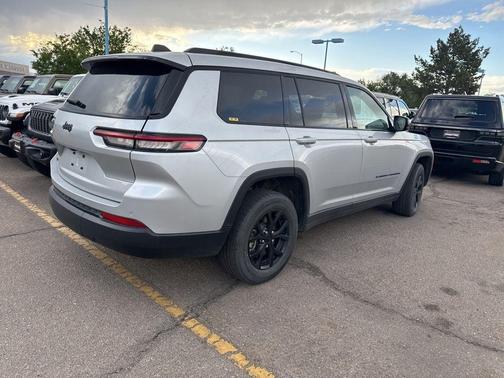 Silver Zynith 2024 Jeep Grand Cherokee L Laredo