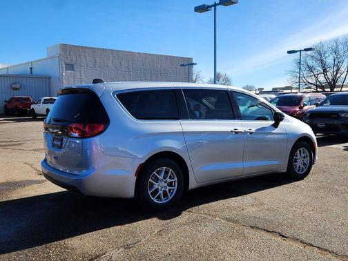 2026 Chrysler Voyager LX