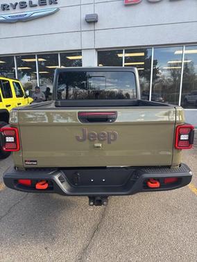 41 2025 Jeep Gladiator Mojave