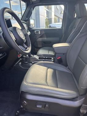 41 2025 Jeep Gladiator Mojave