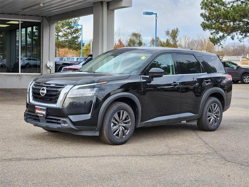 2022 Nissan Pathfinder S