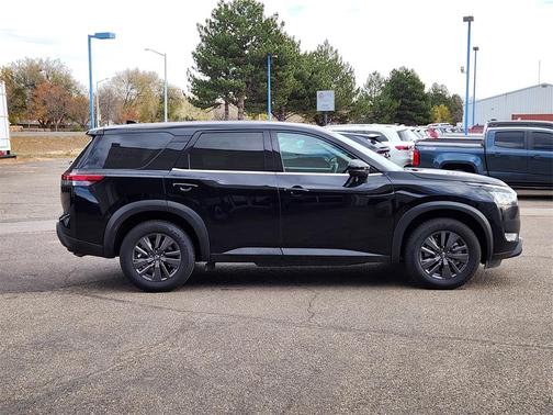 2022 Nissan Pathfinder S