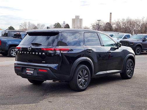 2022 Nissan Pathfinder S