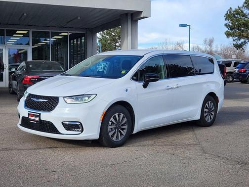 2024 Chrysler Pacifica Hybrid Select