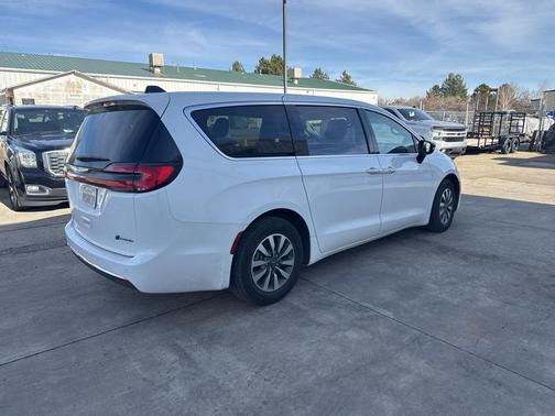 2024 Chrysler Pacifica Hybrid Select