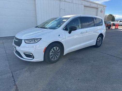 2024 Chrysler Pacifica Hybrid Select