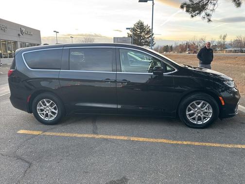 2024 Chrysler Pacifica Touring-L