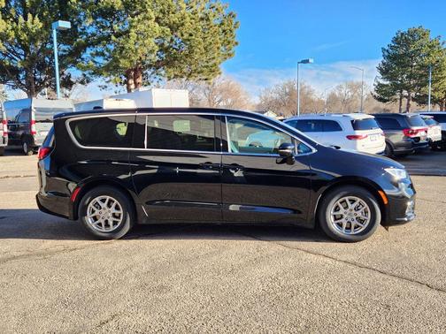 2024 Chrysler Pacifica Touring-L