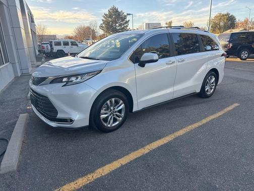 2025 Toyota Sienna Limited