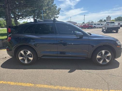Moonlight Blue Metallic 2020 Audi Q5 45 Titanium Premium
