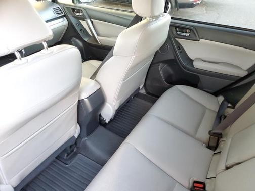 Photo 5 of 9 of 2016 Subaru Forester 2.5i Limited