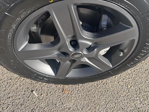 2025 Land Rover Defender P400 X-Dynamic SE