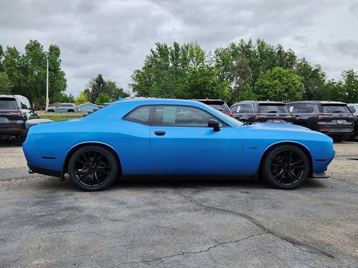 B5 Blue Pearlcoat 2016 Dodge Challenger R/T
