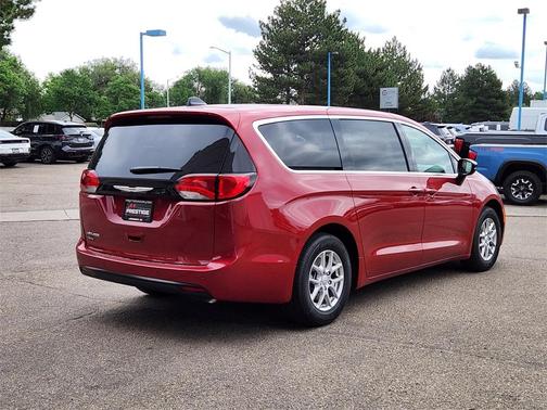 2025 Chrysler Pacifica Select