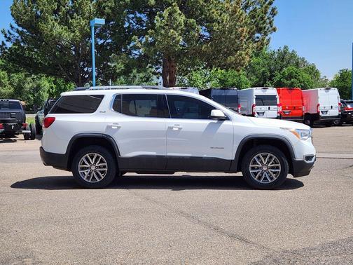 Summit White 2018 GMC Acadia SLE-2