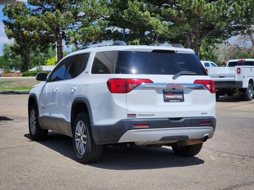 Summit White 2018 GMC Acadia SLE-2