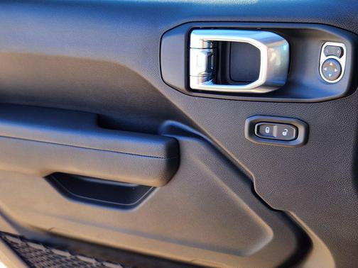 Black Clearcoat 2026 Jeep Wrangler Sport