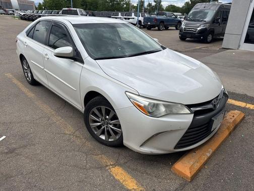 Blizzard Pearl 2016 Toyota Camry XLE