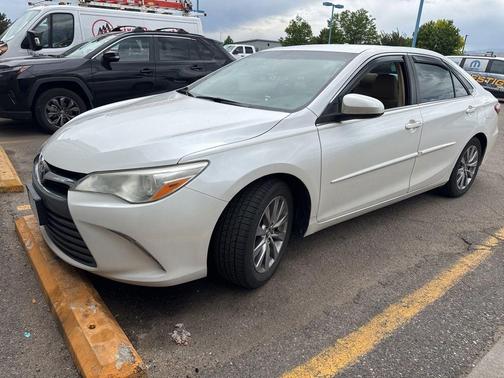 Blizzard Pearl 2016 Toyota Camry XLE