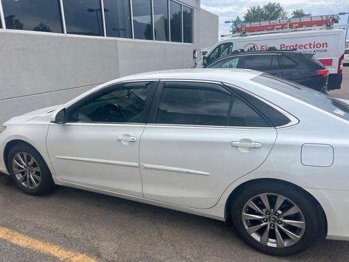 Blizzard Pearl 2016 Toyota Camry XLE