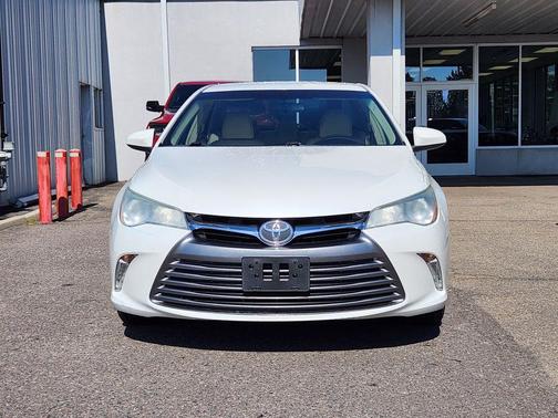 Blizzard Pearl 2016 Toyota Camry XLE
