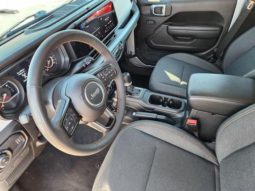 Silver Zynith Clearcoat 2024 Jeep Gladiator Sport