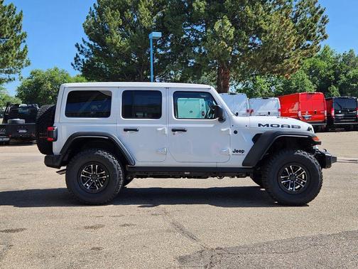 Bright White Clearcoat 2026 Jeep Wrangler Moab 392