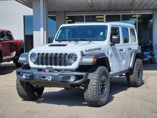 Bright White Clearcoat 2026 Jeep Wrangler Moab 392
