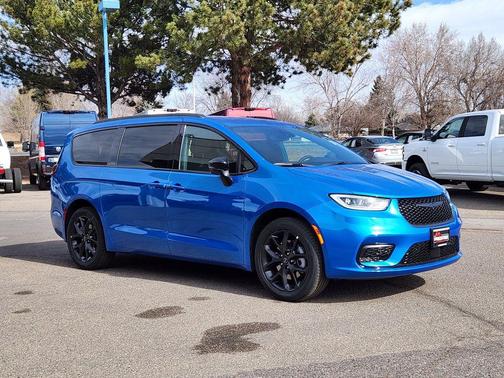 2026 Chrysler Pacifica Select