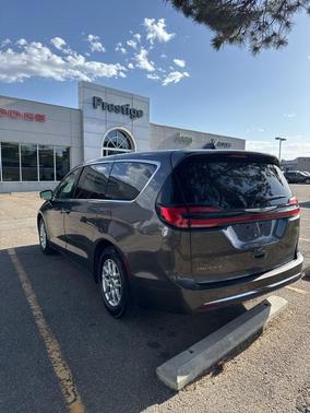 Granite Crystal Clearcoat Metallic 2023 Chrysler Pacifica Touring-L