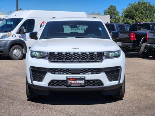 Bright White Clearcoat 2026 Jeep Grand Cherokee Laredo