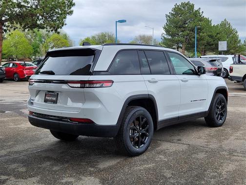 2025 Jeep Grand Cherokee Laredo