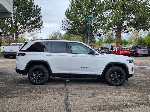 2025 Jeep Grand Cherokee Laredo