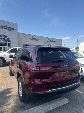 Velvet Red Pearlcoat 2023 Jeep Grand Cherokee Laredo