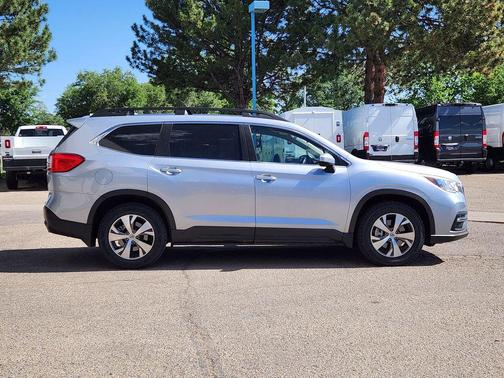 Ice Silver Metallic 2019 Subaru Ascent Premium 8-Passenger
