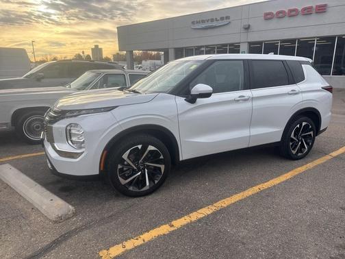 2022 Mitsubishi Outlander ES