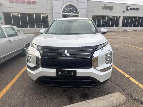 2022 Mitsubishi Outlander ES
