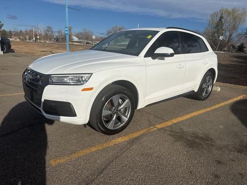 2020 Audi Q5 45 Titanium Premium