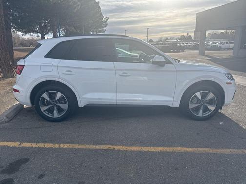 2020 Audi Q5 45 Titanium Premium