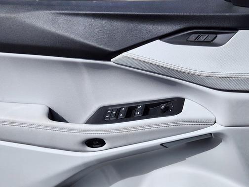 Bright White Clearcoat 2026 Jeep Cherokee Overland