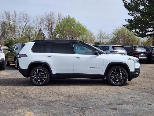 Bright White Clearcoat 2026 Jeep Cherokee Overland