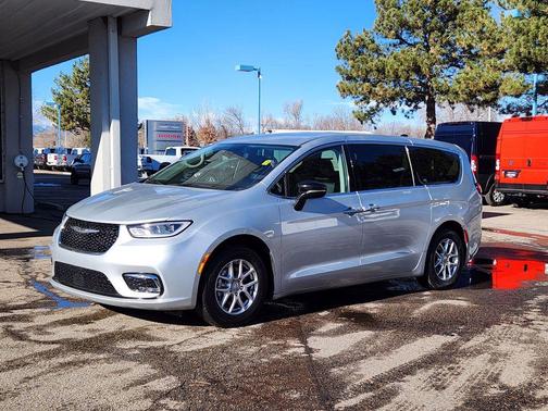 2024 Chrysler Pacifica Touring-L