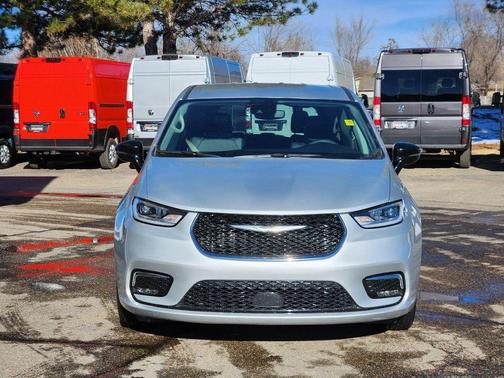 2024 Chrysler Pacifica Touring-L