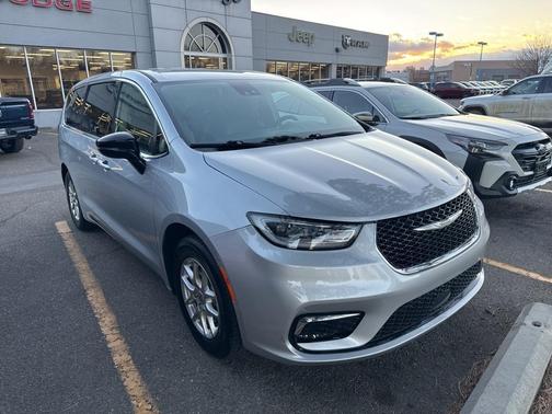 2024 Chrysler Pacifica Touring-L