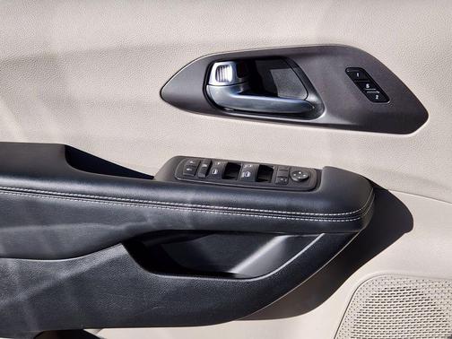 2024 Chrysler Pacifica Touring-L