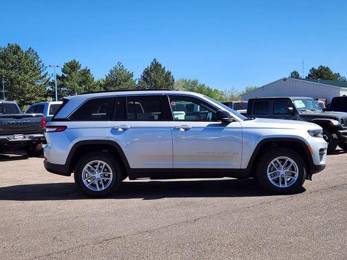 Silver Zynith 2026 Jeep Grand Cherokee Laredo X